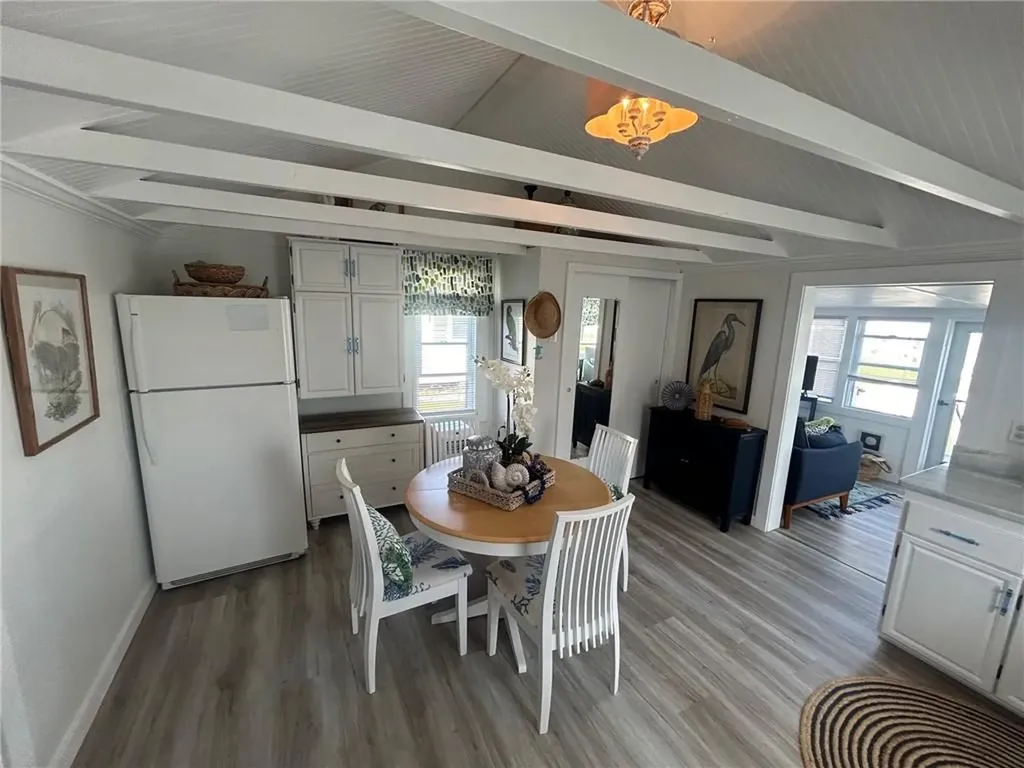 64 39 Burnside Avenue Narragansett RI 02882