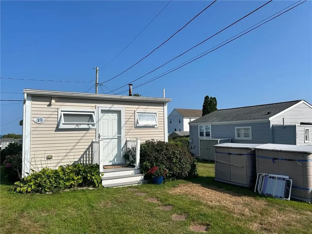 64 39 Burnside Avenue Narragansett RI 02882