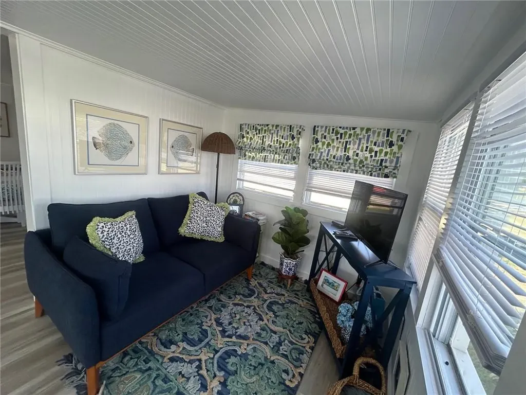 64 39 Burnside Avenue Narragansett RI 02882