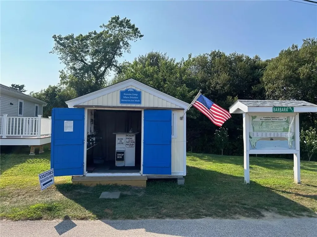 64 39 Burnside Avenue Narragansett RI 02882