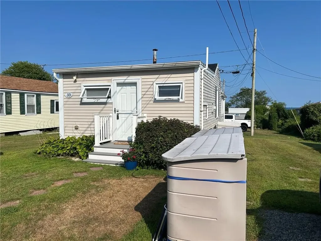 64 39 Burnside Avenue Narragansett RI 02882