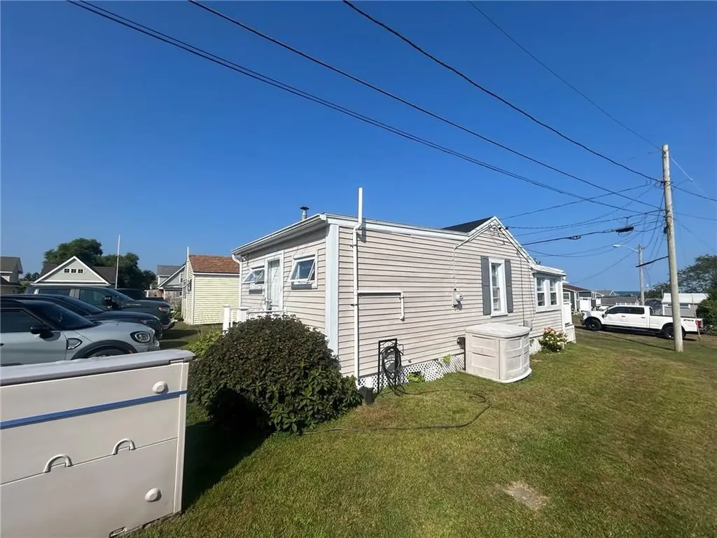 64 39 Burnside Avenue Narragansett RI 02882