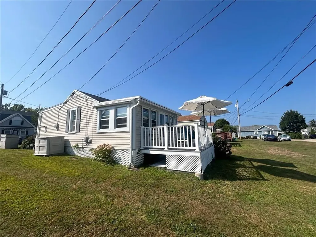 64 39 Burnside Avenue Narragansett RI 02882