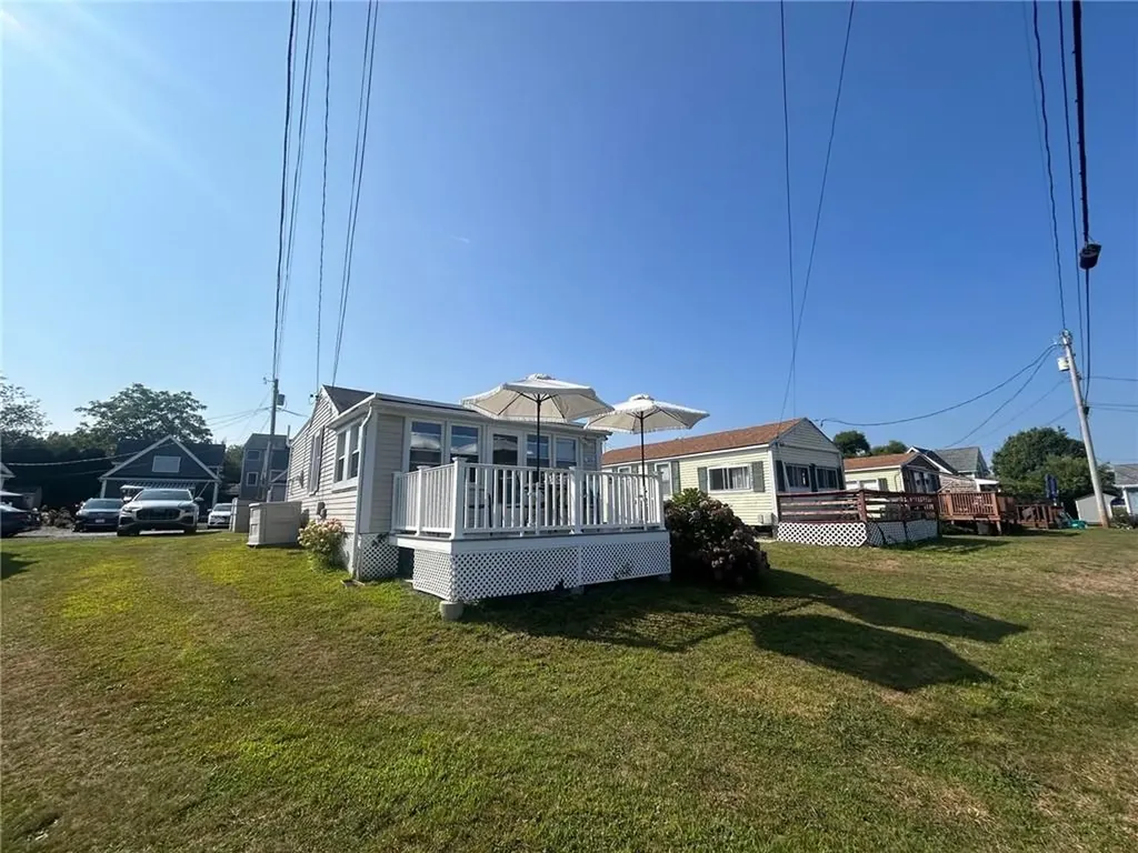 64 39 Burnside Avenue Narragansett RI 02882