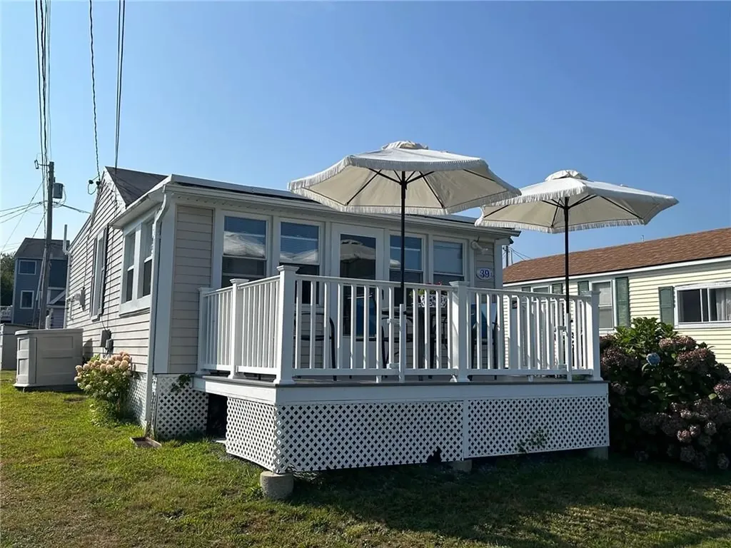 64 39 Burnside Avenue Narragansett RI 02882