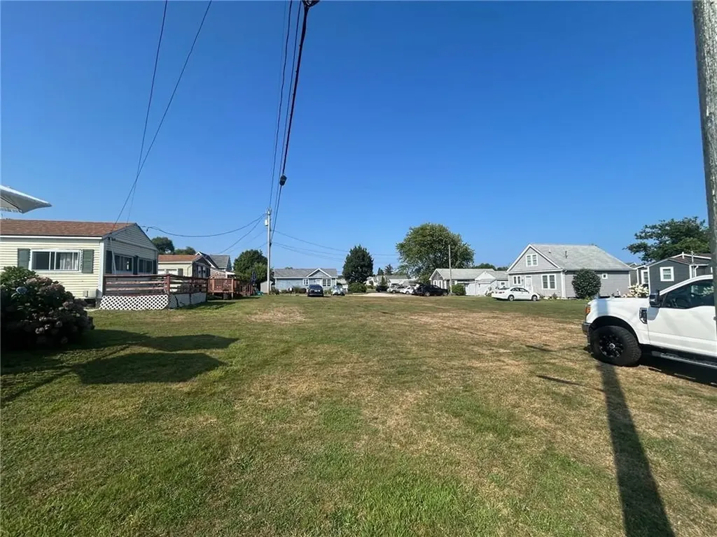 64 39 Burnside Avenue Narragansett RI 02882