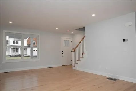 5 Recess Lane Warwick RI 02889
