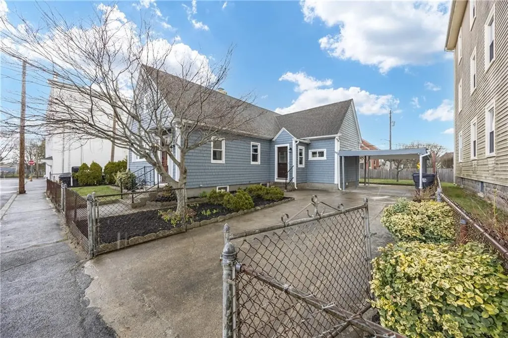 12 Union Street Warren RI 02885