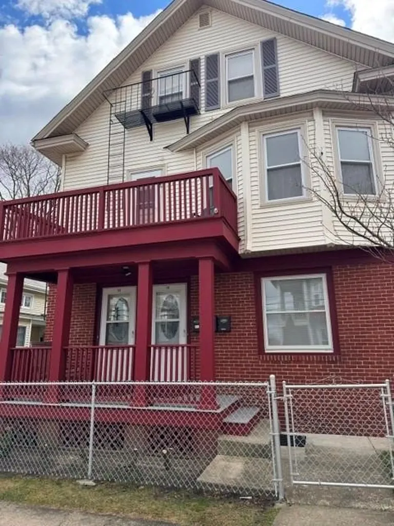 31 33 Potters Street Pawtucket RI 02860