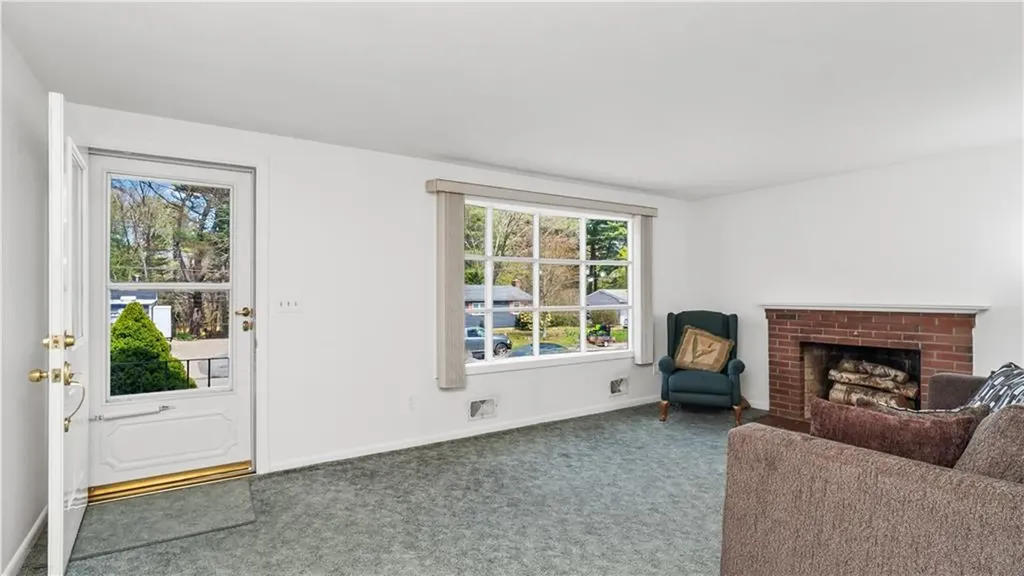 71 Evergreen Road North Kingstown RI 02852