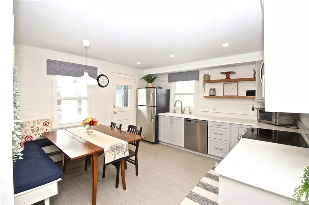 139 Coggeshall Avenue Newport RI 02840
