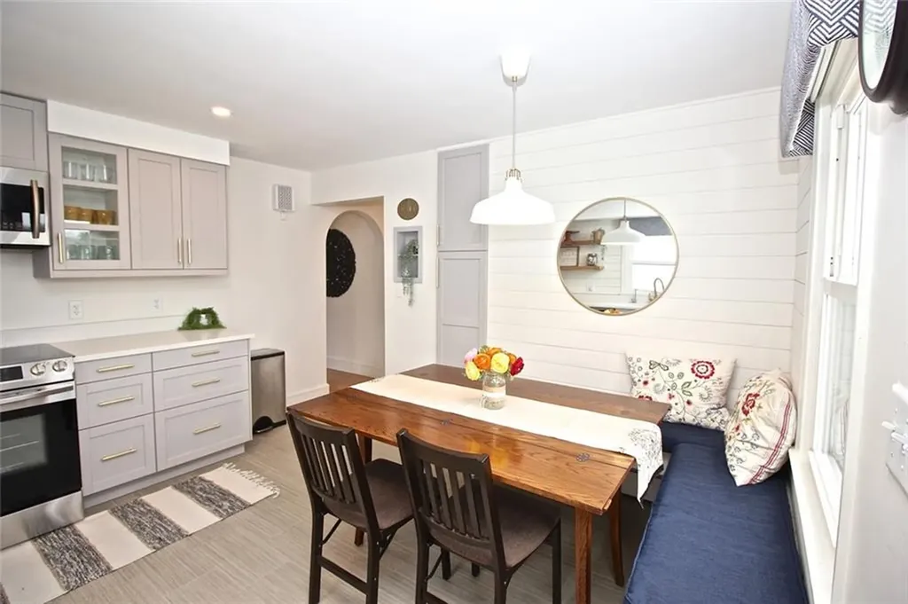 139 Coggeshall Avenue Newport RI 02840