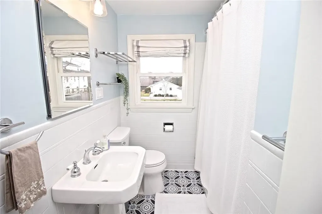 139 Coggeshall Avenue Newport RI 02840