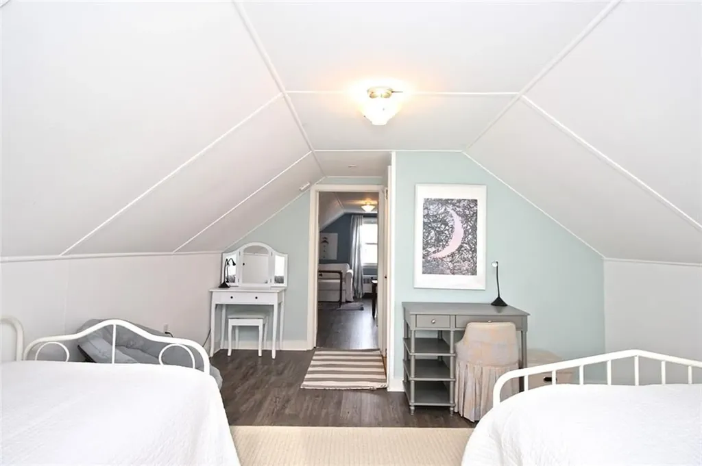 139 Coggeshall Avenue Newport RI 02840