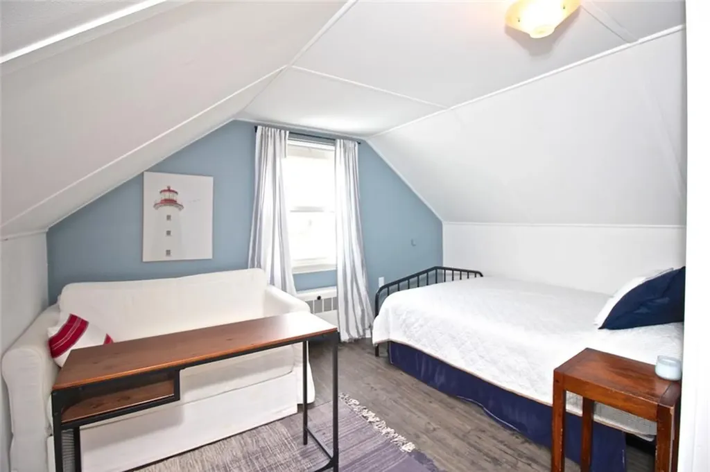 139 Coggeshall Avenue Newport RI 02840