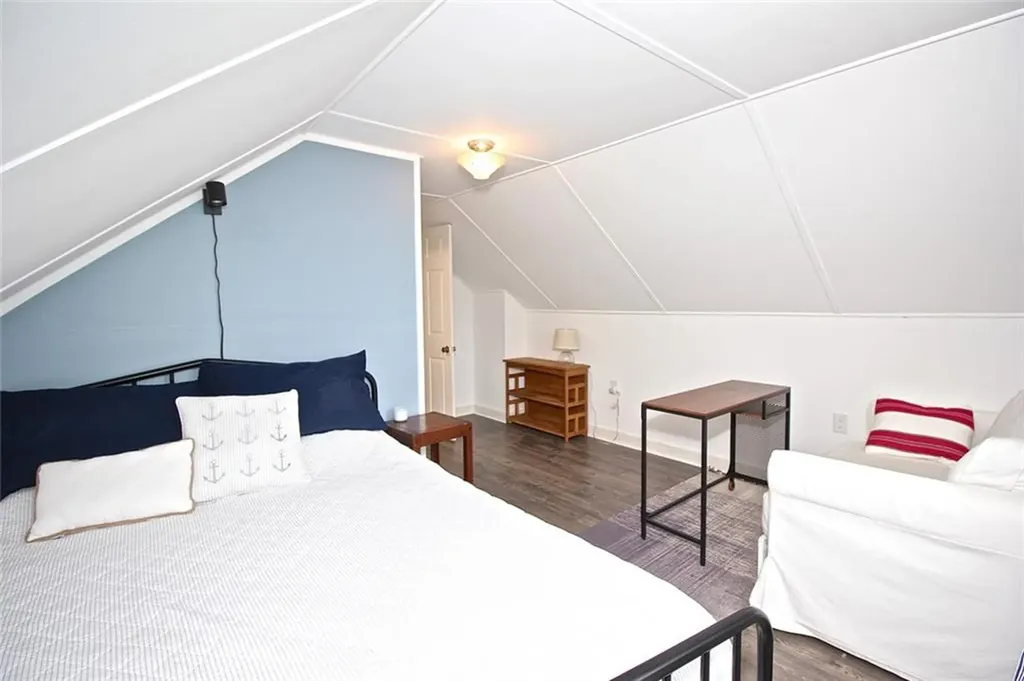 139 Coggeshall Avenue Newport RI 02840