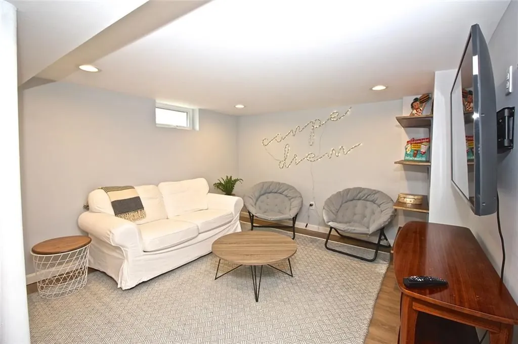 139 Coggeshall Avenue Newport RI 02840