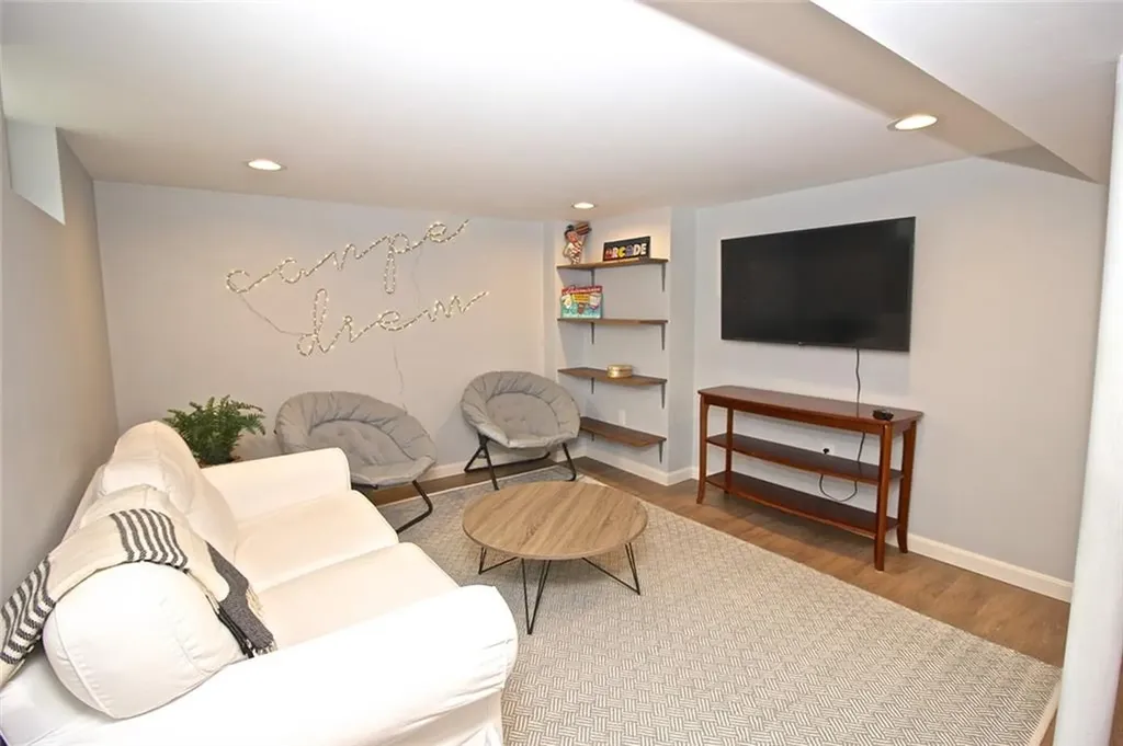 139 Coggeshall Avenue Newport RI 02840