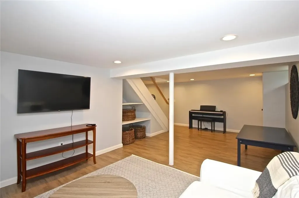 139 Coggeshall Avenue Newport RI 02840