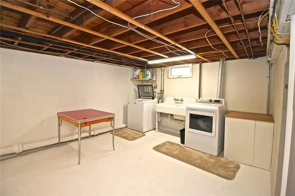 139 Coggeshall Avenue Newport RI 02840