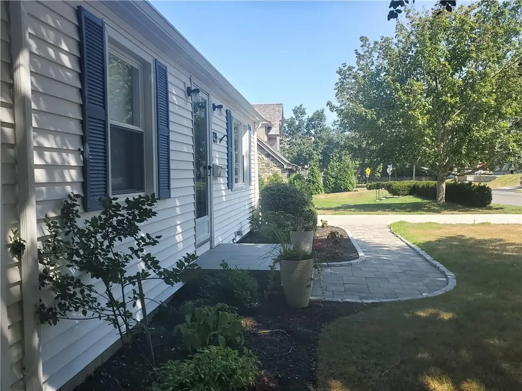 139 Coggeshall Avenue Newport RI 02840