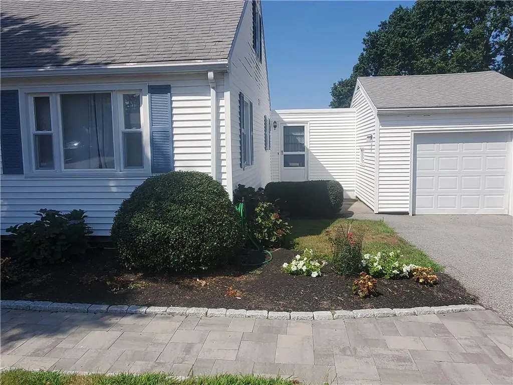139 Coggeshall Avenue Newport RI 02840