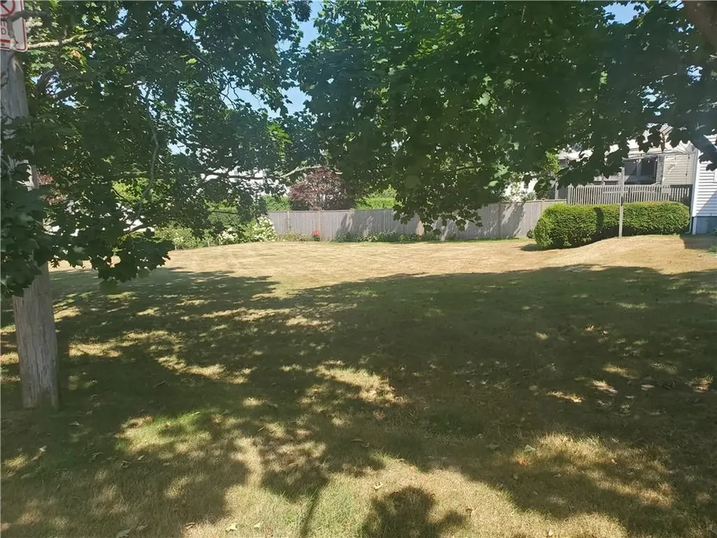 139 Coggeshall Avenue Newport RI 02840