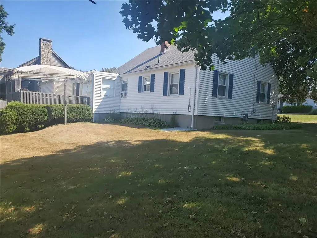 139 Coggeshall Avenue Newport RI 02840
