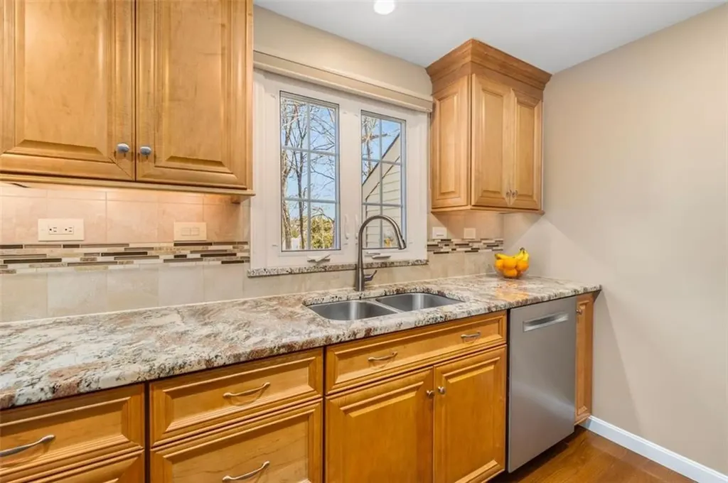 121 Zinnia Street Warwick RI 02886
