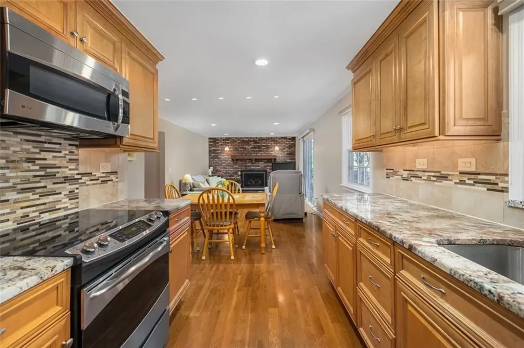 121 Zinnia Street Warwick RI 02886