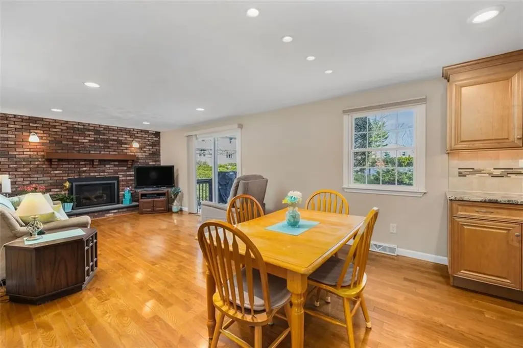 121 Zinnia Street Warwick RI 02886