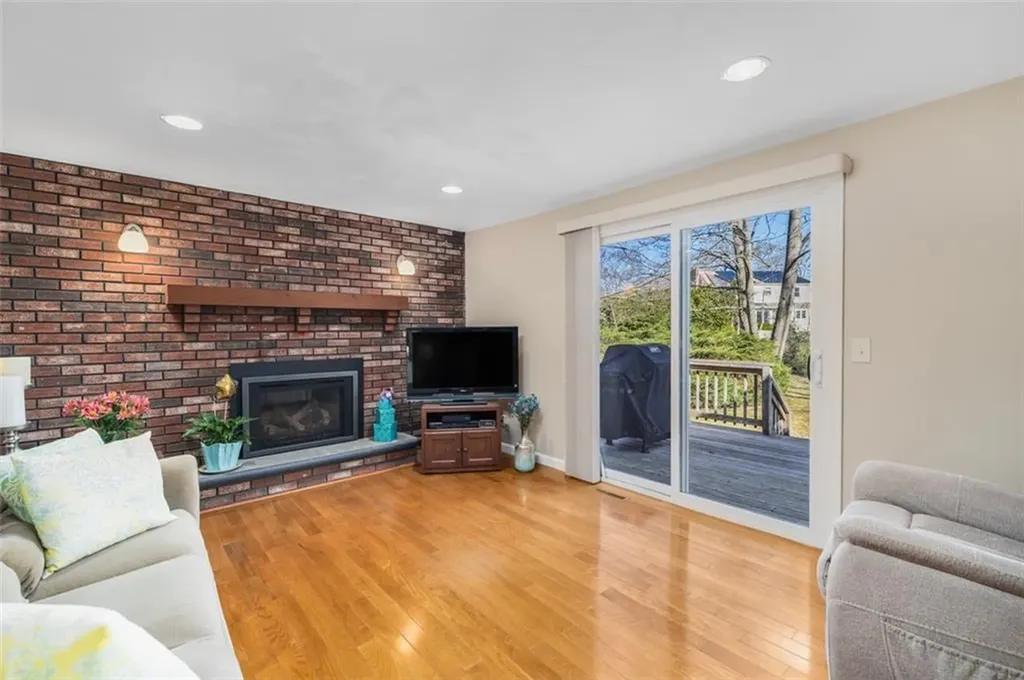 121 Zinnia Street Warwick RI 02886