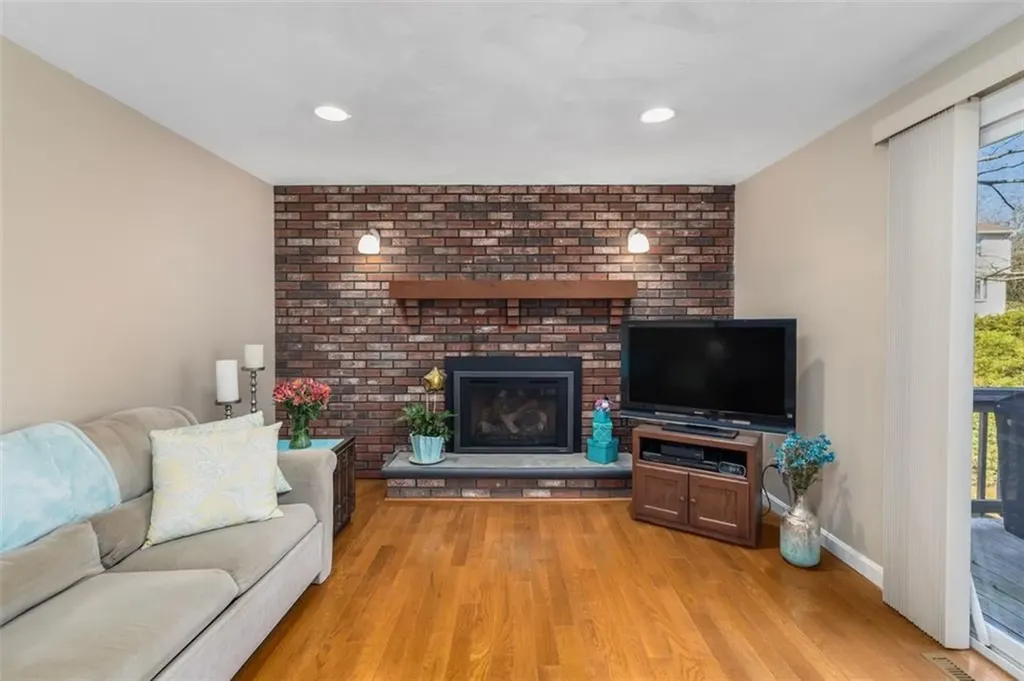 121 Zinnia Street Warwick RI 02886