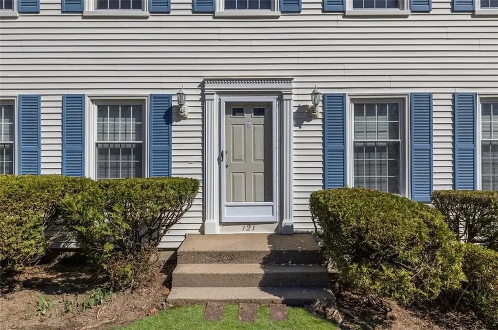 121 Zinnia Street Warwick RI 02886