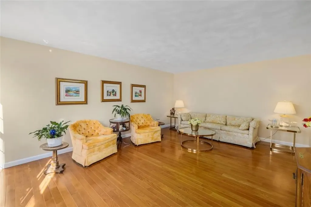 121 Zinnia Street Warwick RI 02886