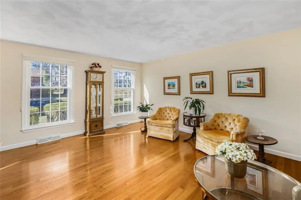 121 Zinnia Street Warwick RI 02886