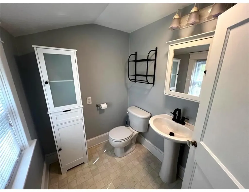 348 Market Street Warren RI 02885
