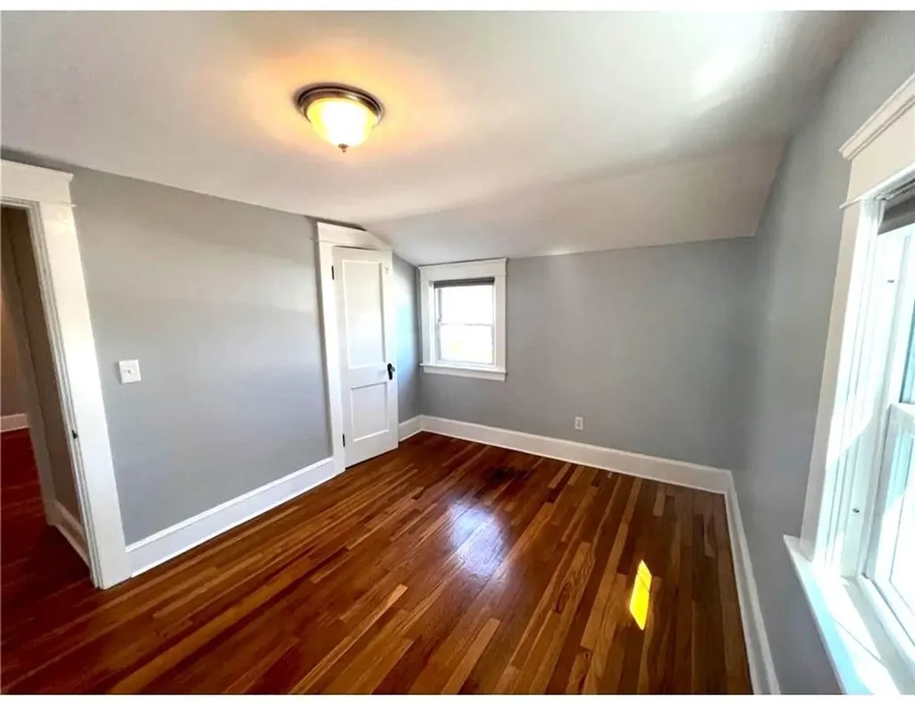 348 Market Street Warren RI 02885