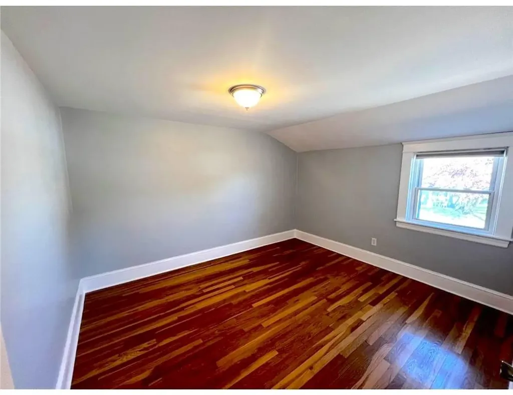 348 Market Street Warren RI 02885