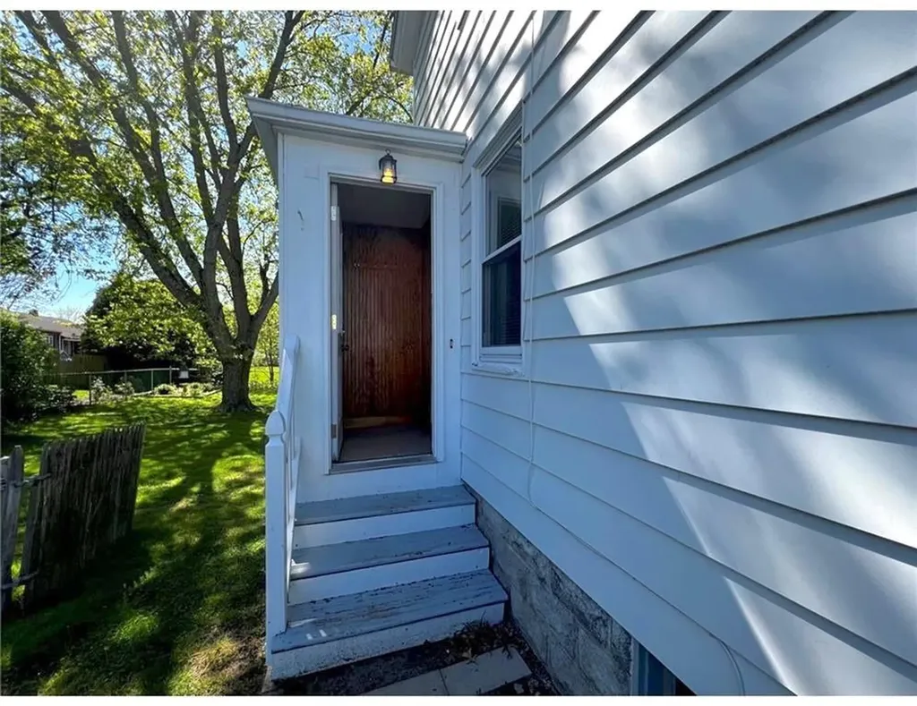 348 Market Street Warren RI 02885