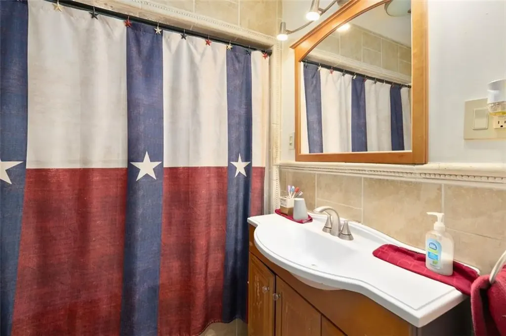 34 Byron Street Cranston RI 02920