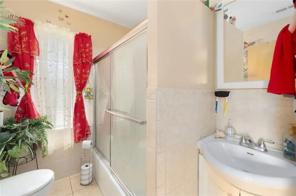34 Byron Street Cranston RI 02920