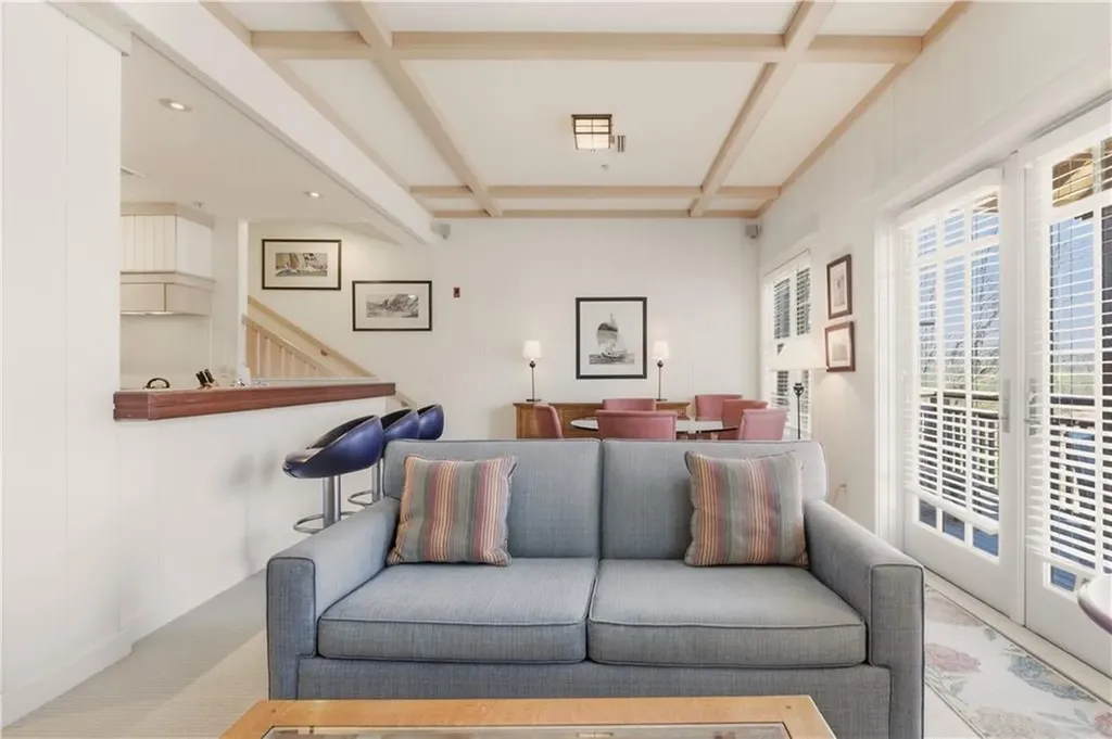 125 Corys Lane Portsmouth RI 02871