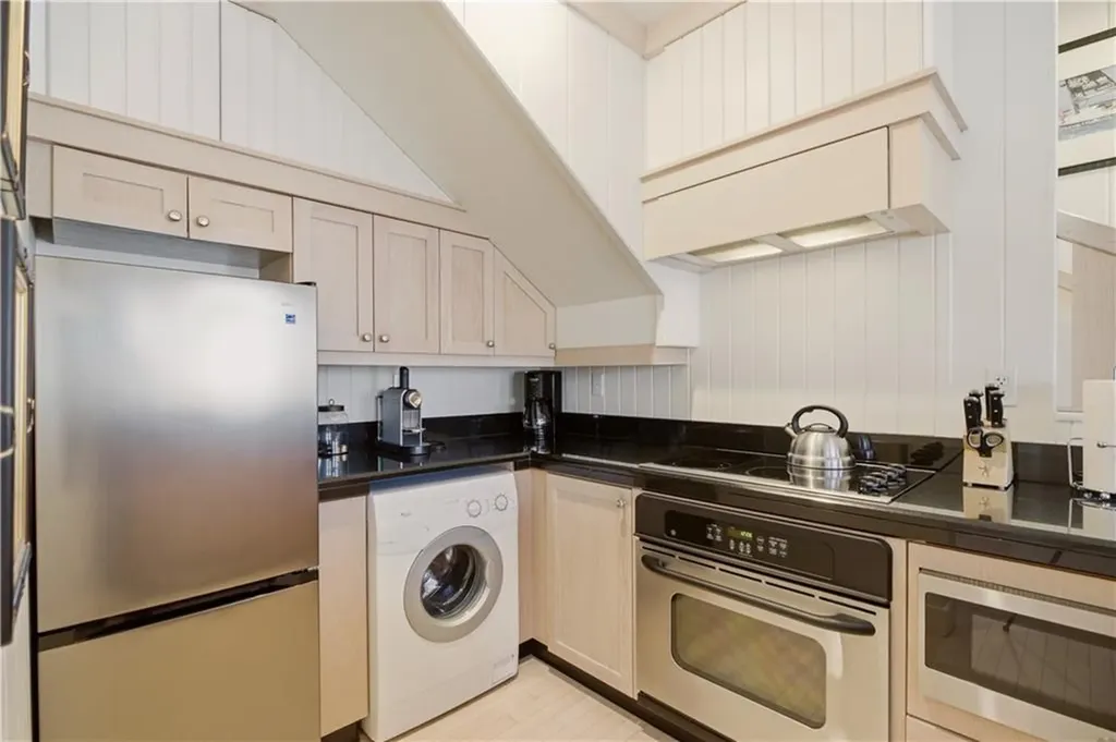 125 Corys Lane Portsmouth RI 02871