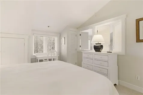 125 Corys Lane Portsmouth RI 02871