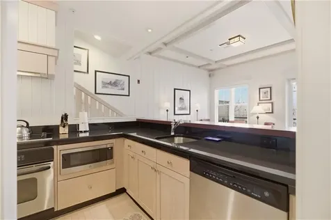 125 Corys Lane Portsmouth RI 02871