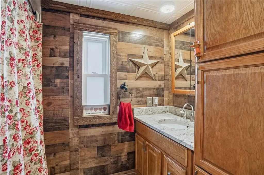 225 #401 Brayton Road Tiverton RI 02878
