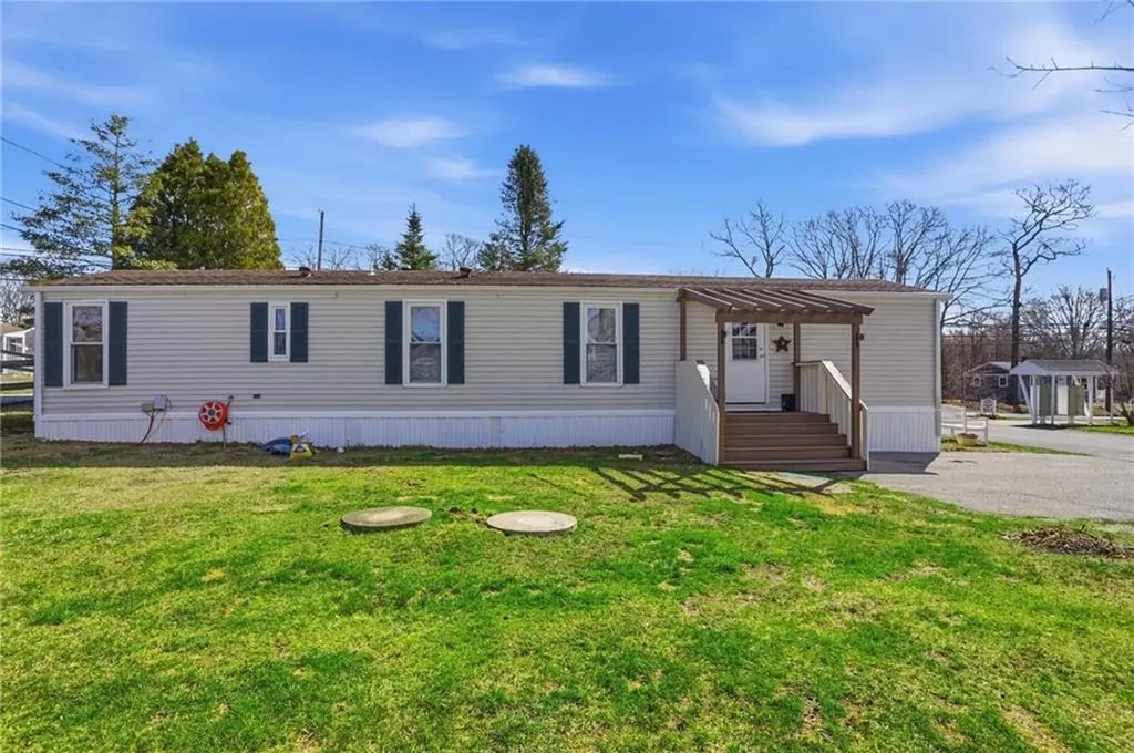 225 #401 Brayton Road Tiverton RI 02878