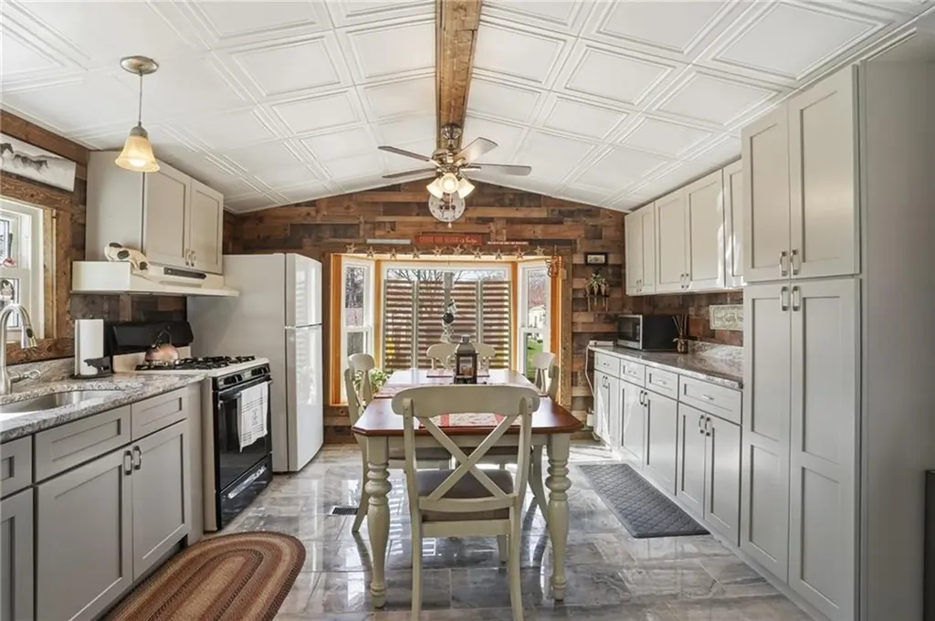 225 #401 Brayton Road Tiverton RI 02878