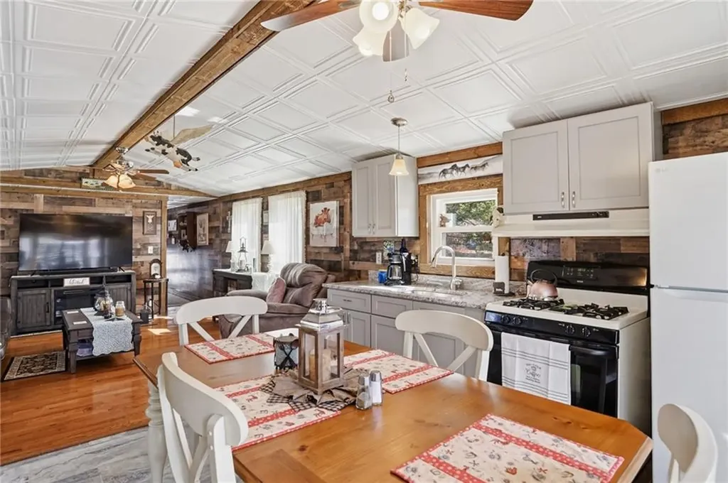 225 #401 Brayton Road Tiverton RI 02878